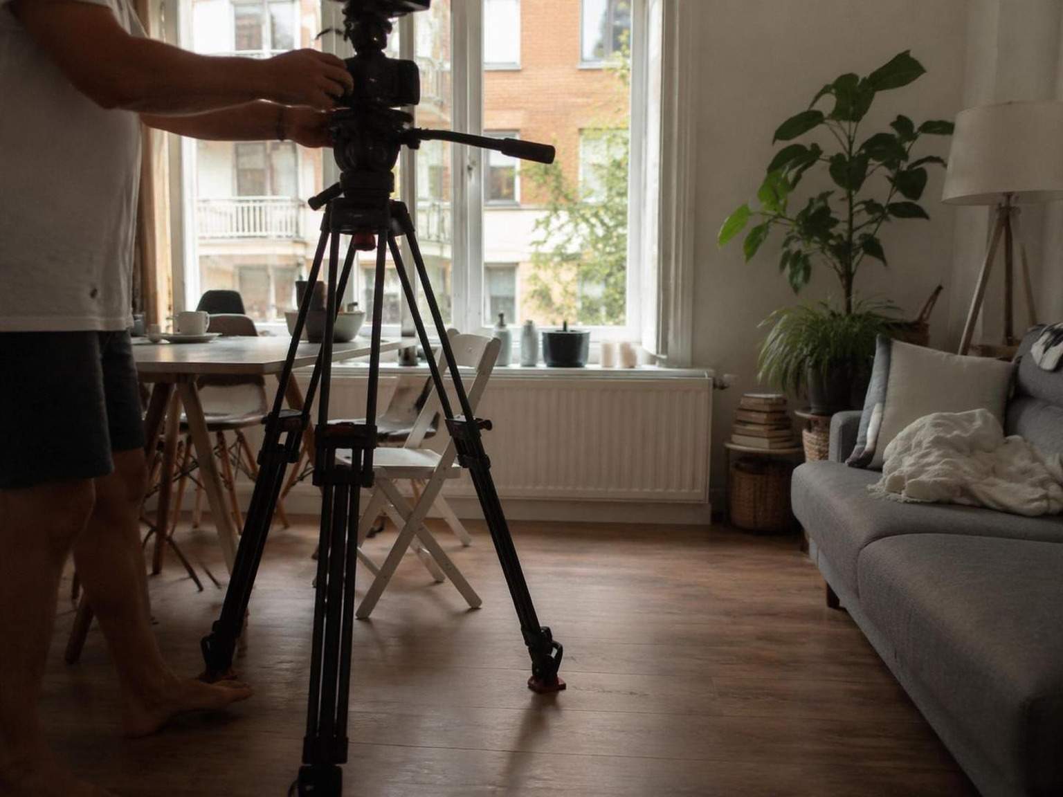 remove tripod from video feature image 3