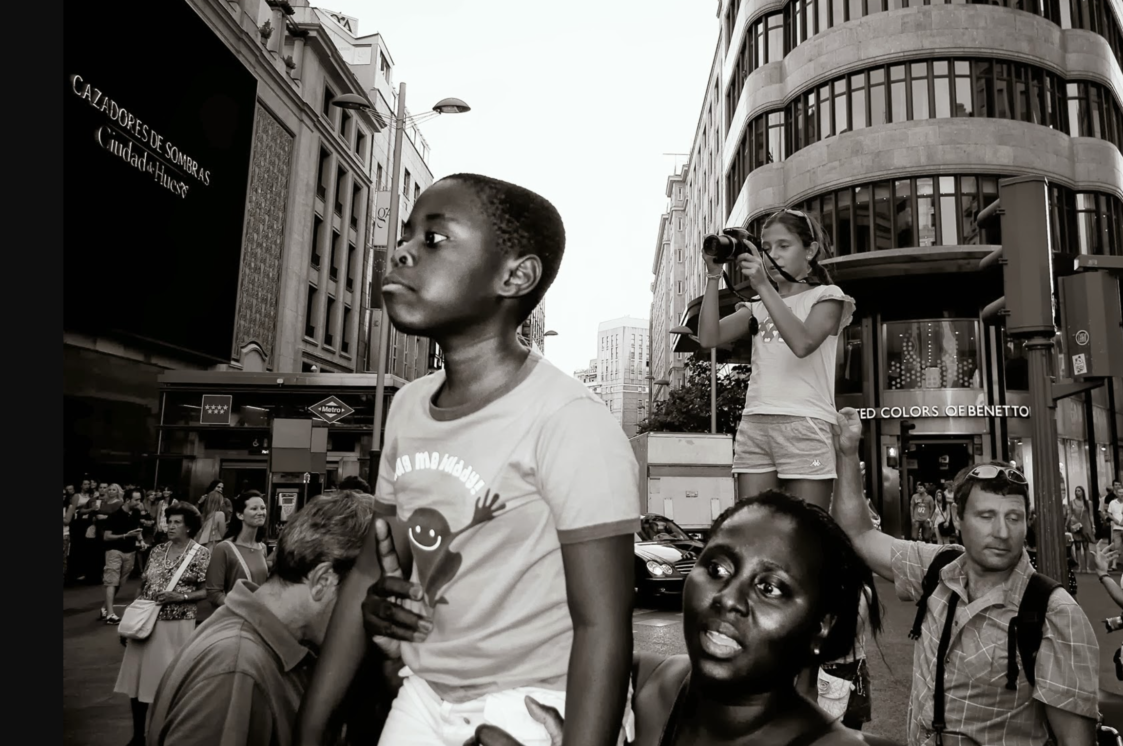 10 quick and easy street photography tips you should try: Be respectful and discreet