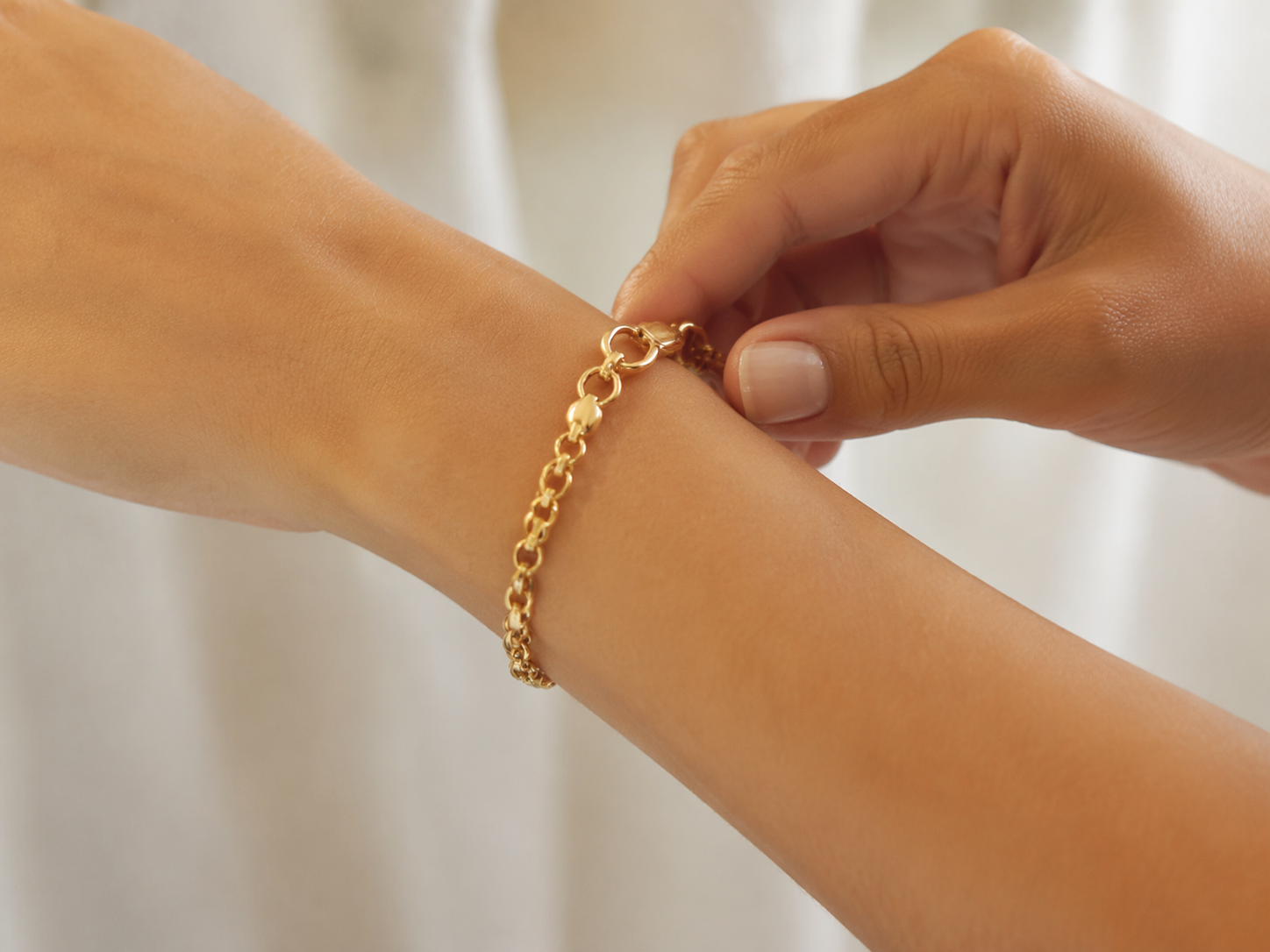 remove bracelet from photo visual 4