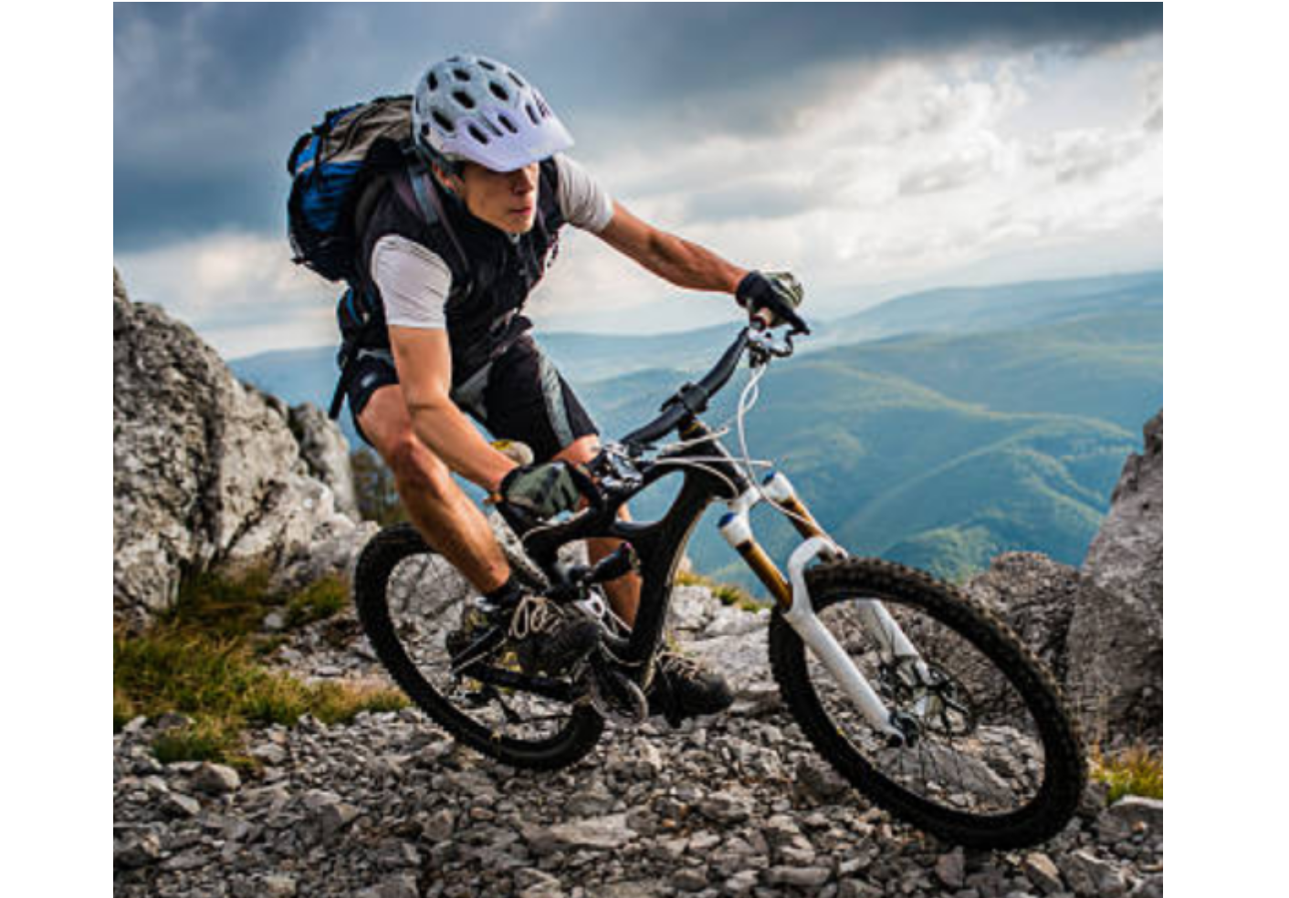 Foto ketika tengah beraksi seperti berbasikal atau menari