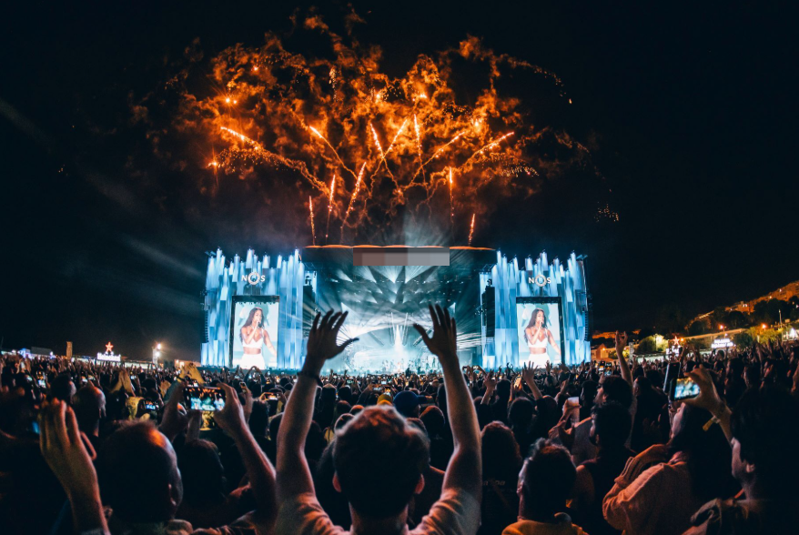 Music festivals: Lollapalooza and Tomorrowland