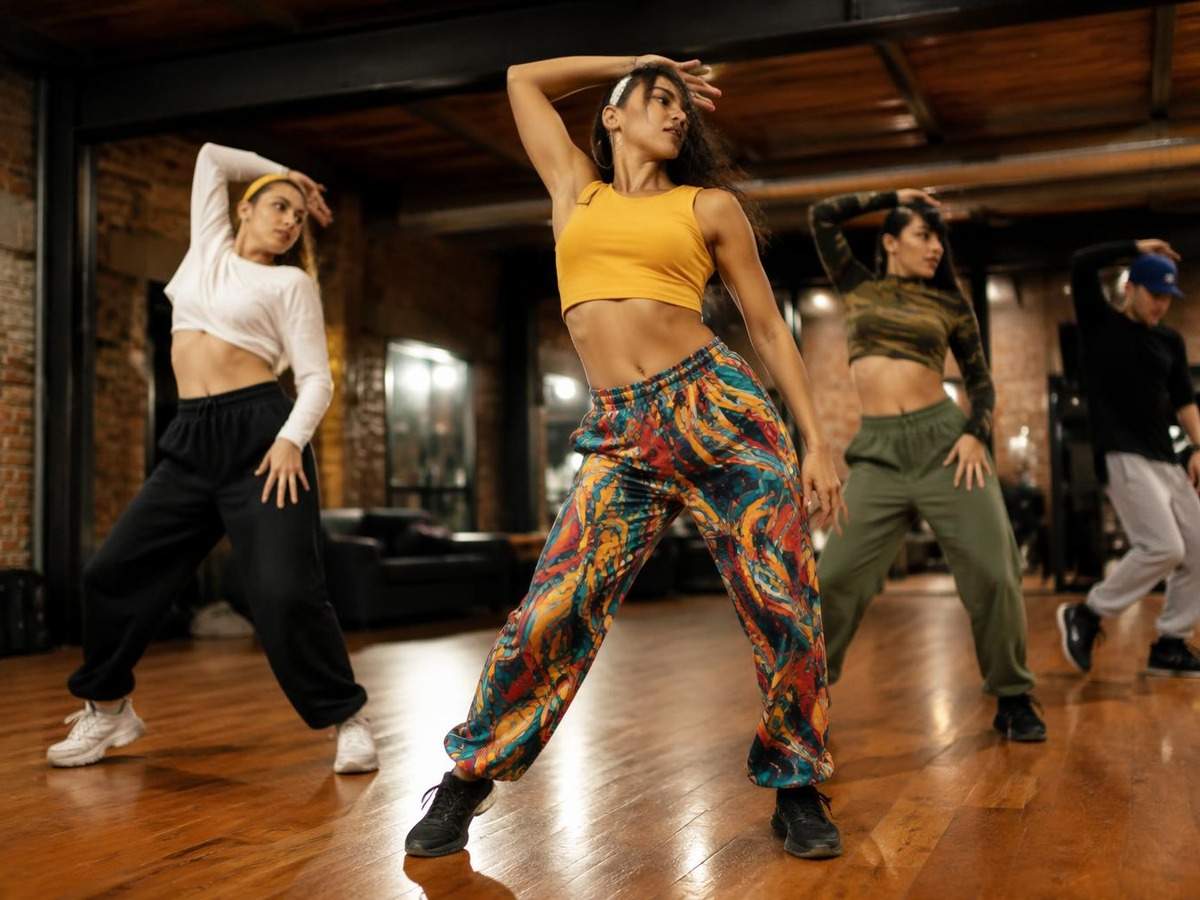Gerador de vídeo IA de dança de festa capa 3 em 4: 3