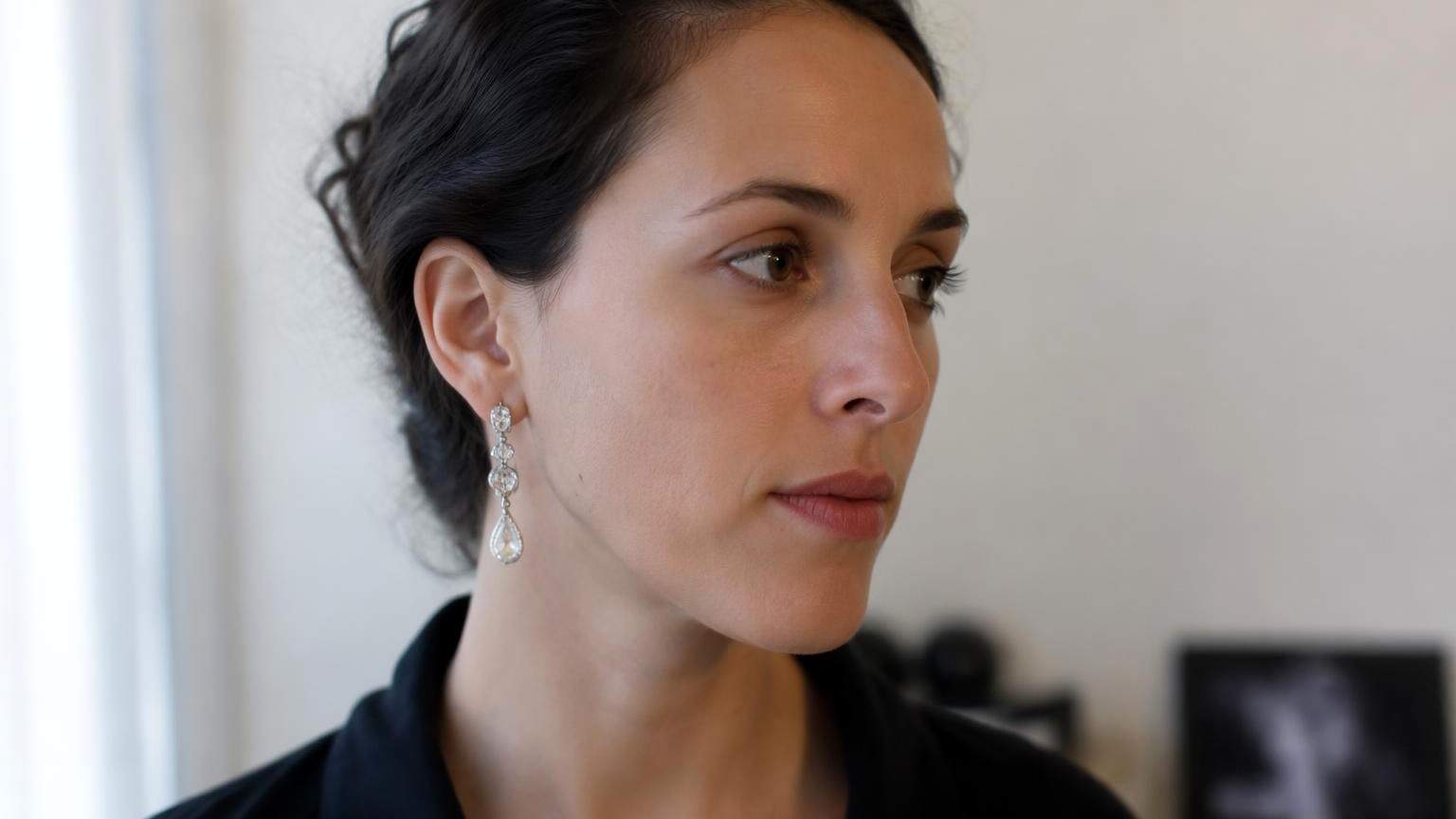 Dreamina remove earrings from video hero example 1