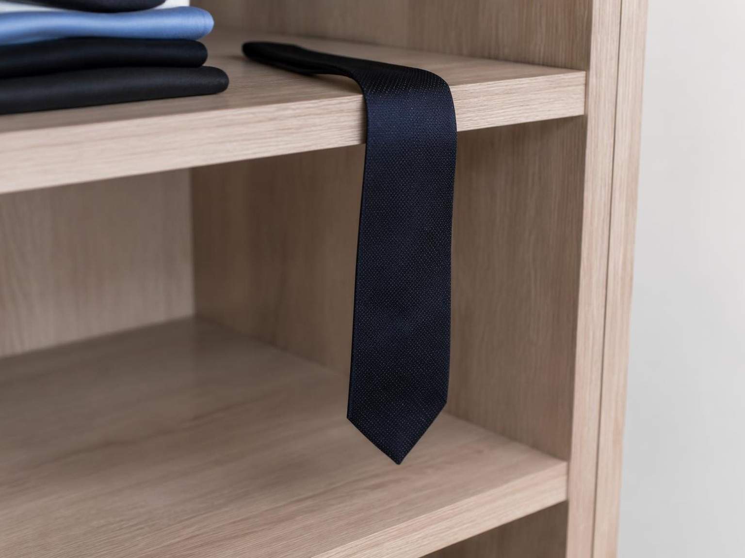 remove tie from video creator review avatar 4