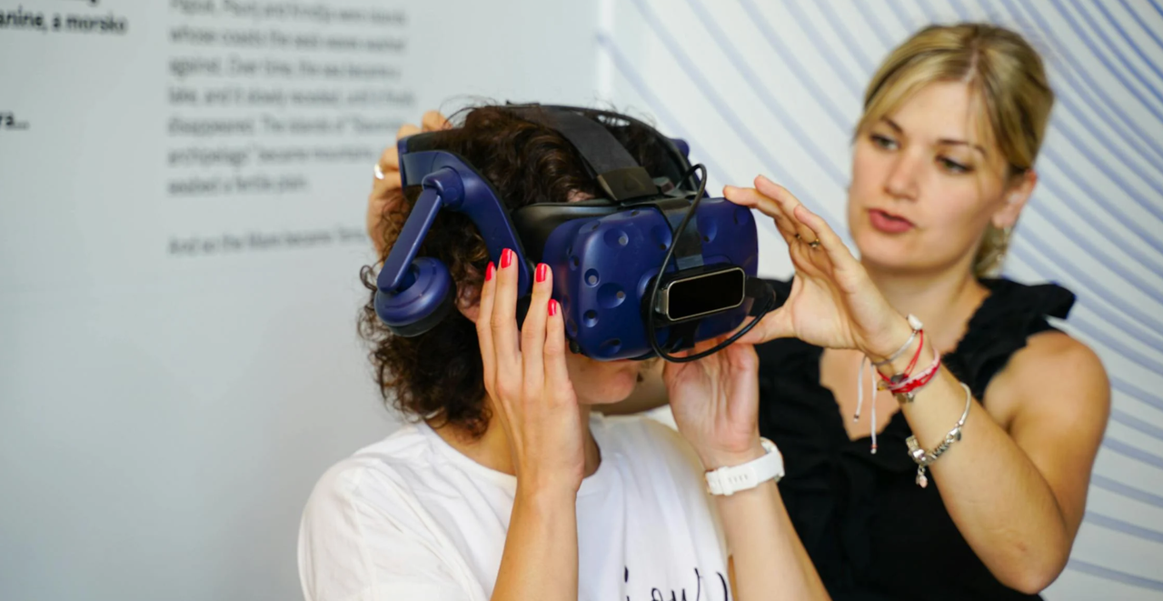 Augmented reality (AR) product try-on