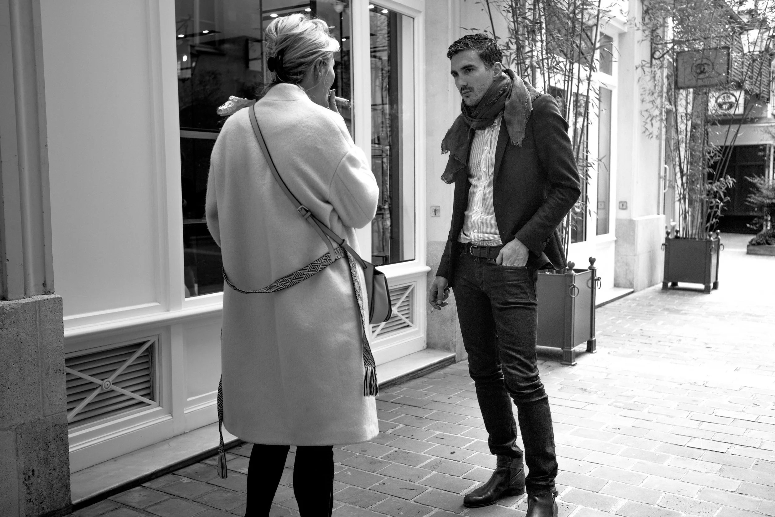 Human interaction street photography idea