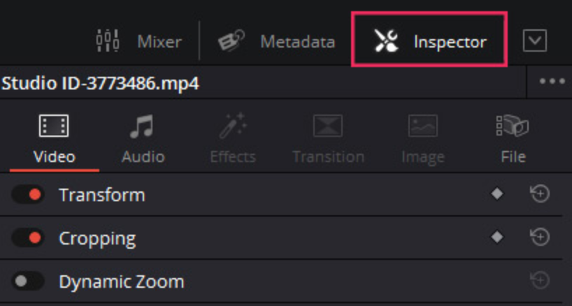 Otwarcie menu Inspektora w celu utworzenia efektu powiększenia w DaVinci Resolve