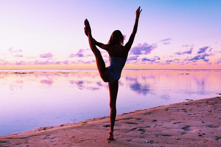 Sjana Elise Earp - isang Australian yoga influencer