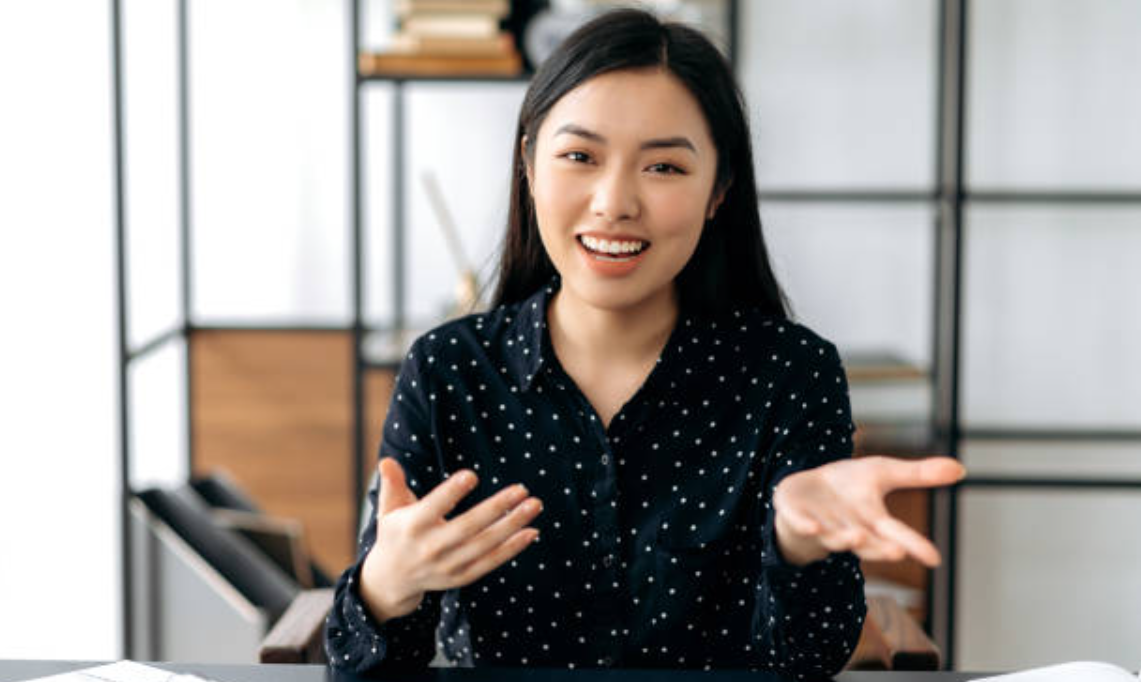 Paano gumawa ng pagsusuri ng pelikula