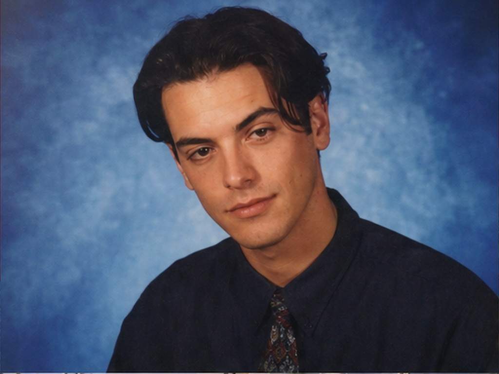 AI 90s Photo Prompts Prompt Beispiel 2 - Klassisches Jahrbuchporträt