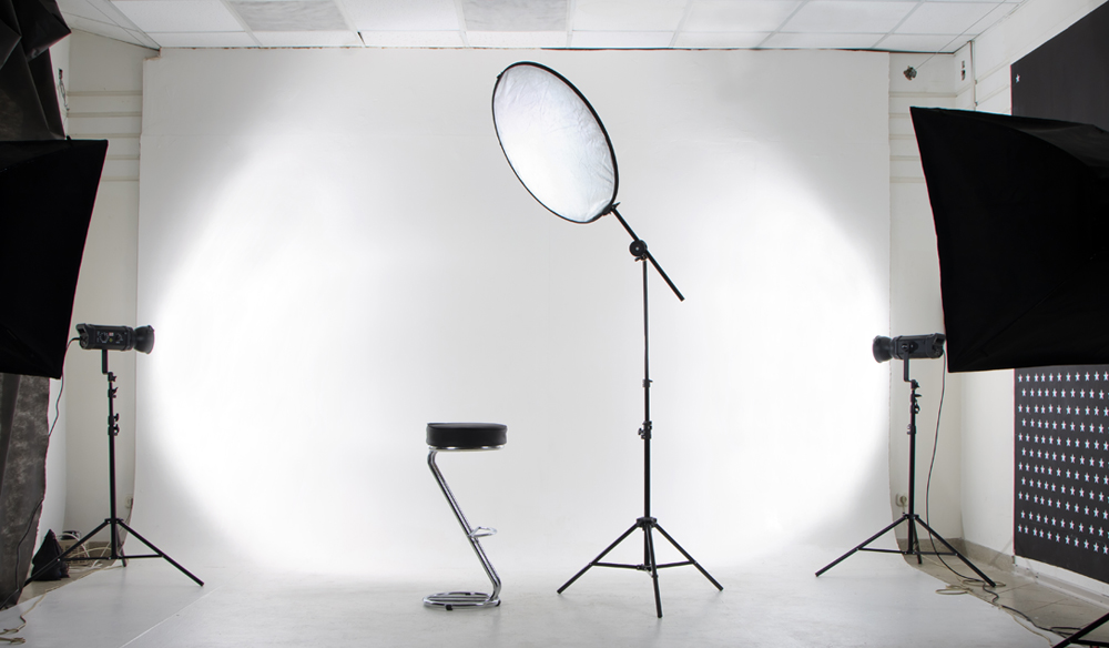 Creative studio compositions - an example of high key light photography