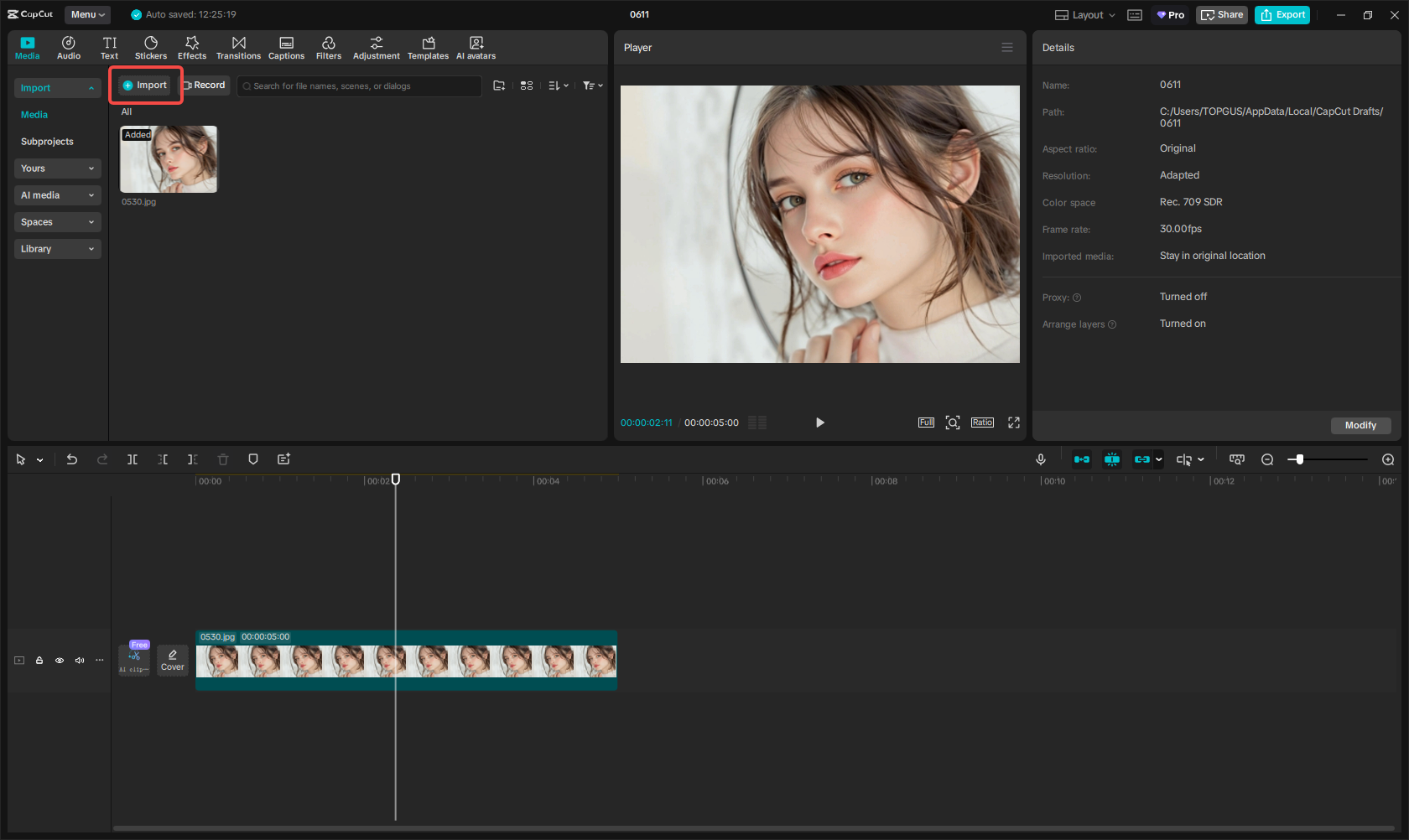 Laden Sie das Bild auf CapCut