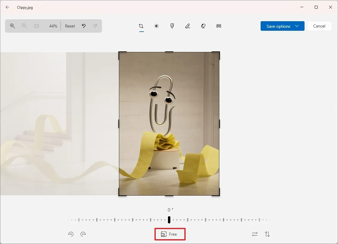 Choose the tool to crop images in Windows Photos