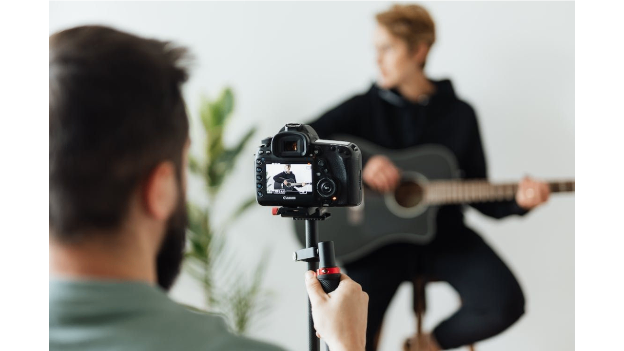 Pag-film ng YouTube video