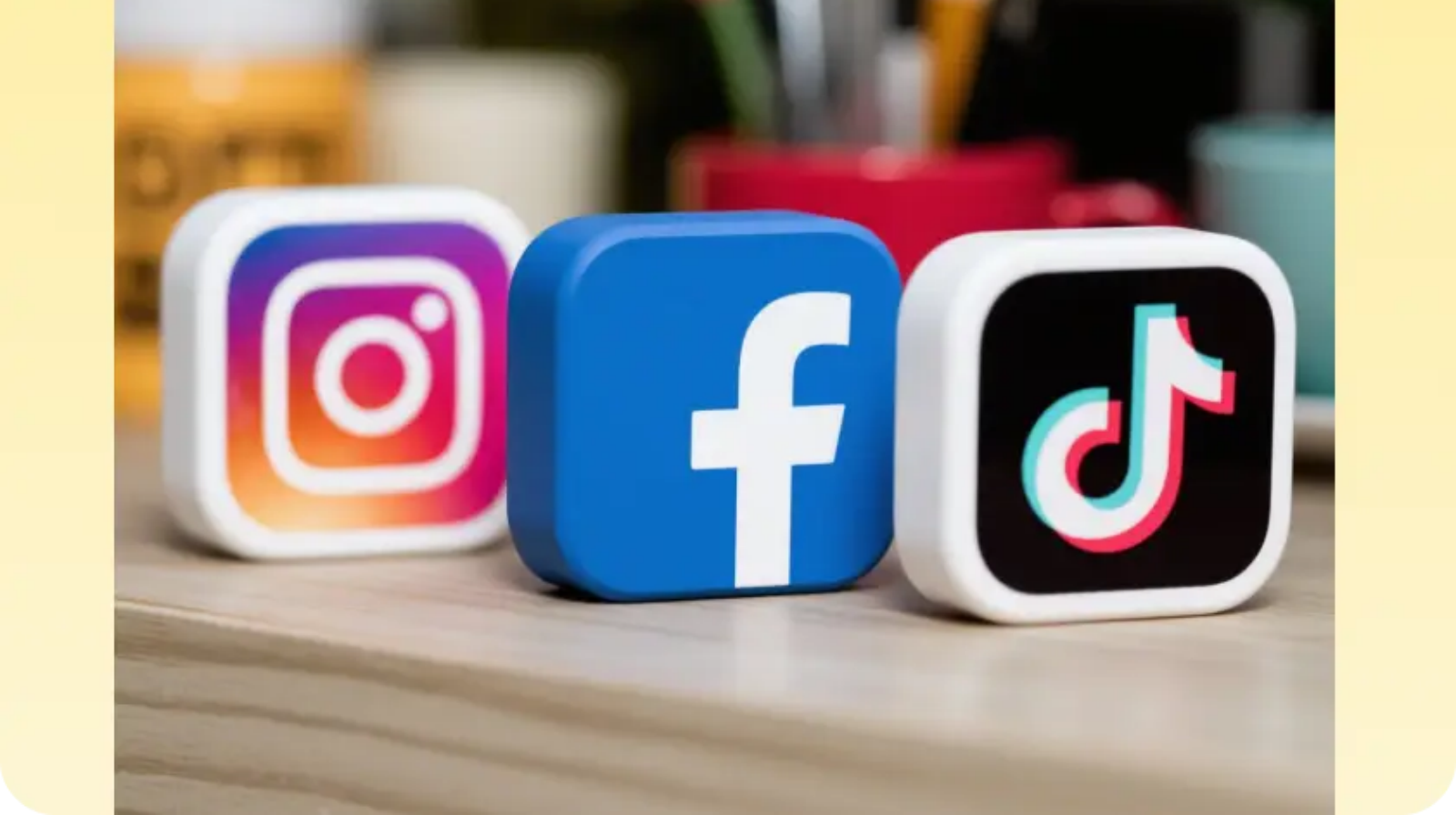 Conteúdos prontos para redes sociais e impressão