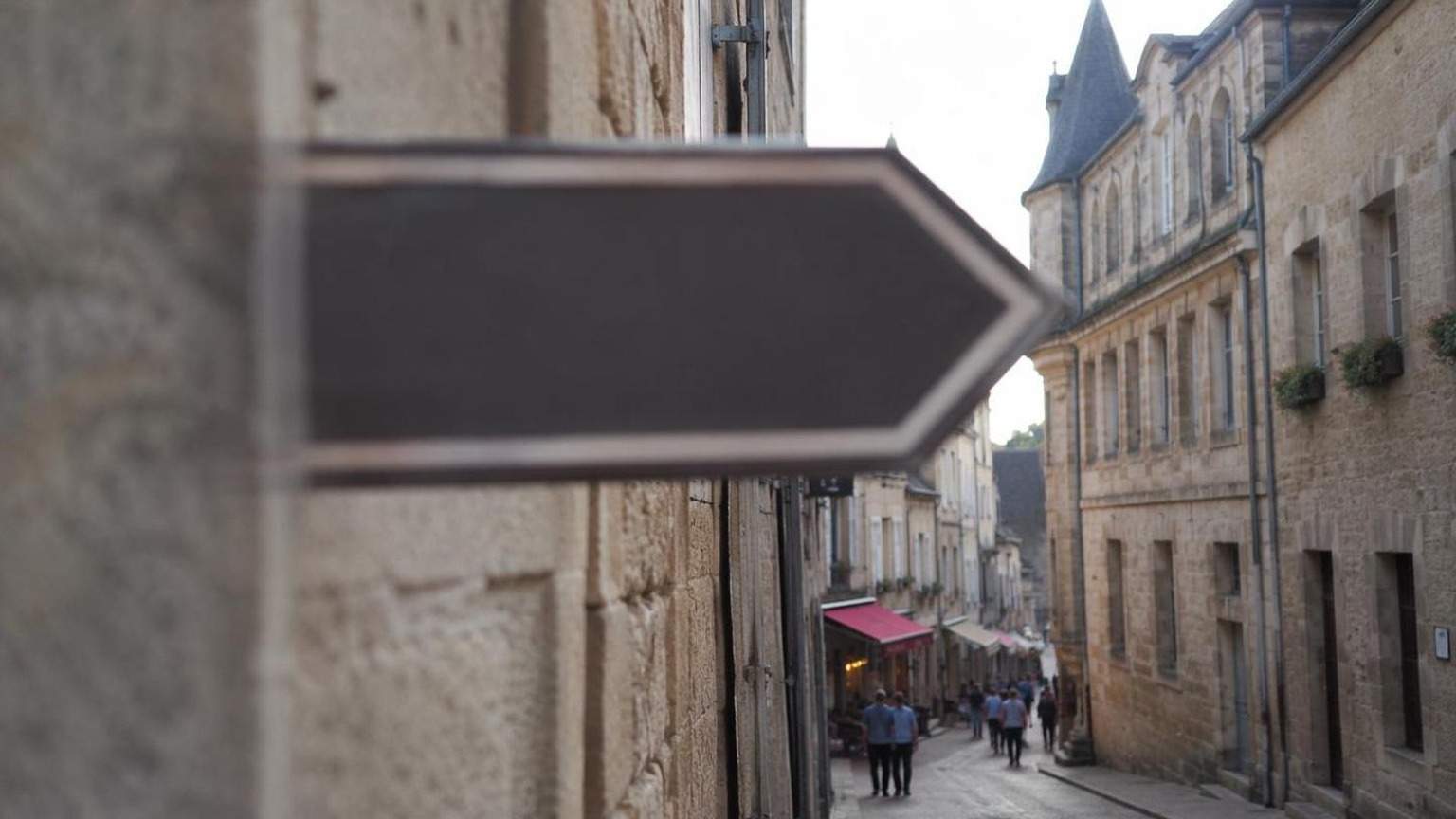 Dreamina remove street sign from video prompt example 2: Repair the background naturally