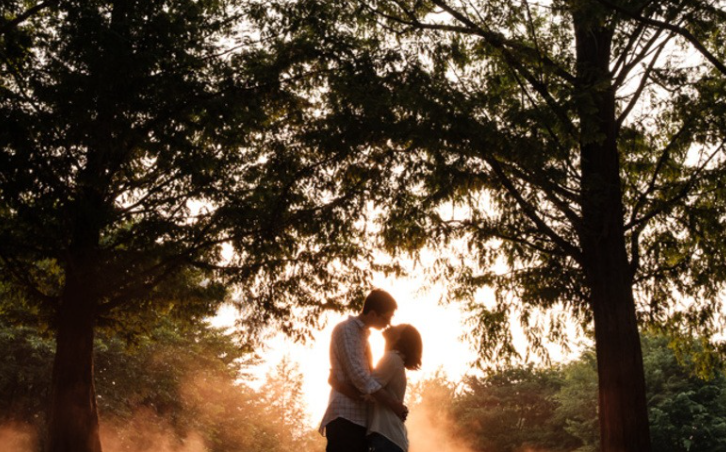 Outdoor sunlight - one of the types of ambient lighting