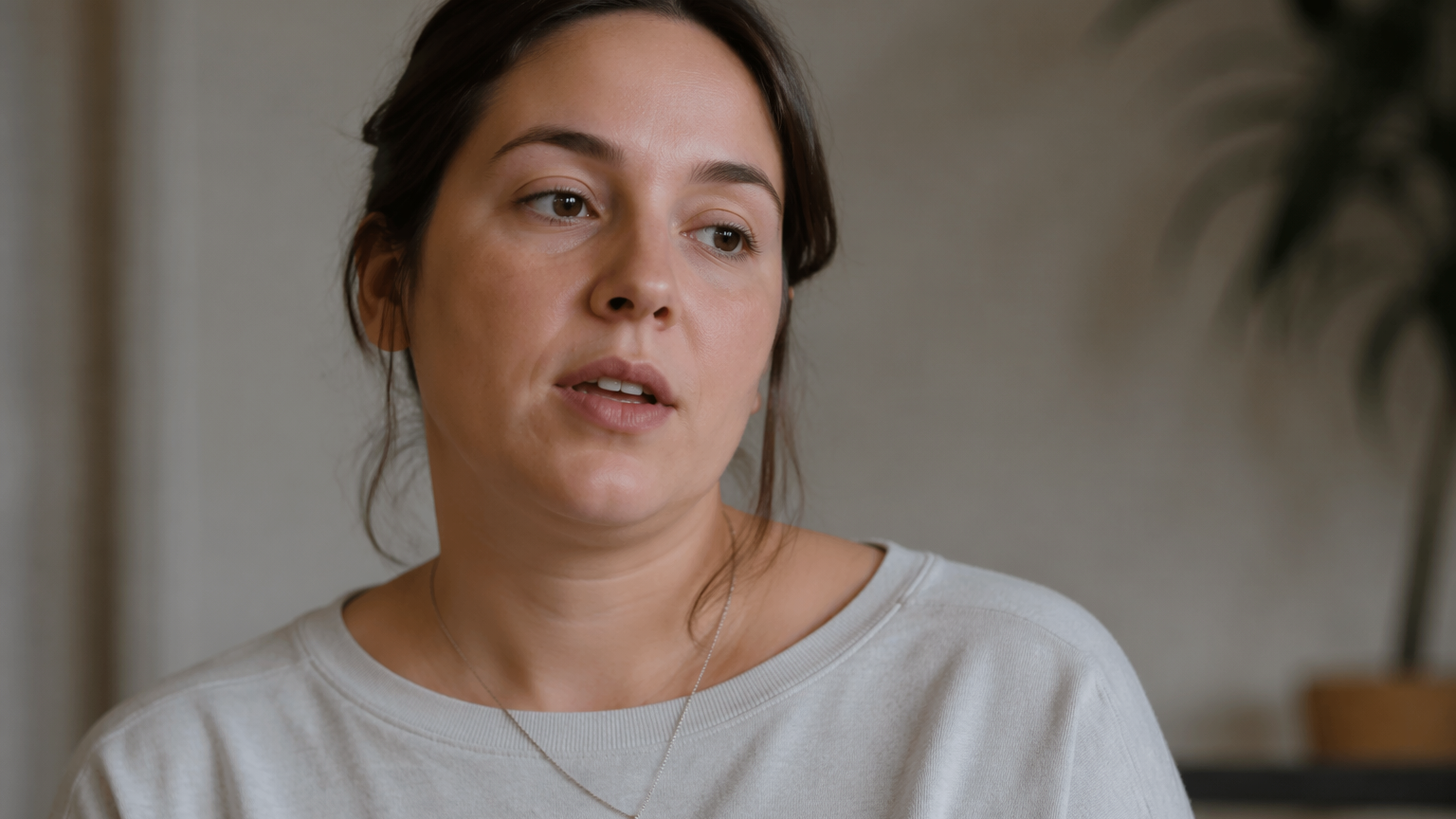 Dreamina Halskette aus Videoaufforderung entfernen Beispiel 4: Polieren eines sozialen Videobildes