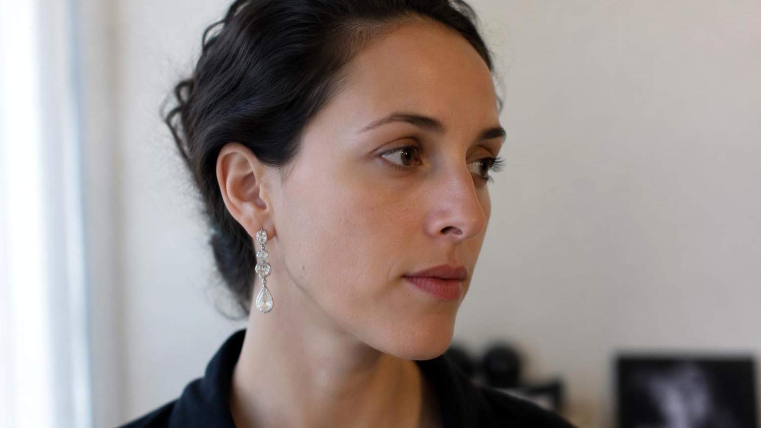 Dreamina remove earrings from video prompt example 1: Clean the main distraction