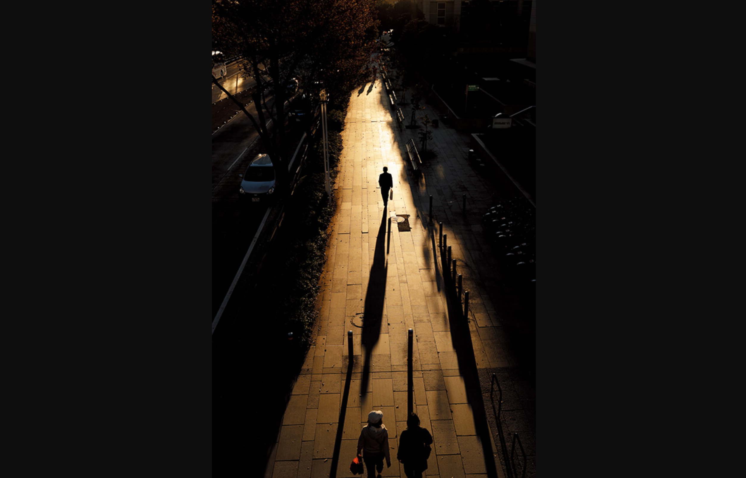 10 quick and easy street photography tips you should try: Play with light and shadows