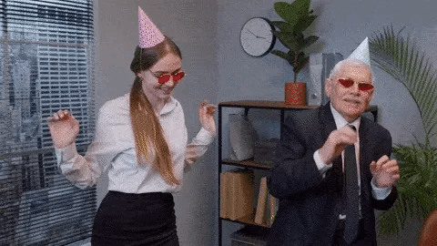 Imagen que muestra un meme divertido de cumpleaños para el jefe en la oficina