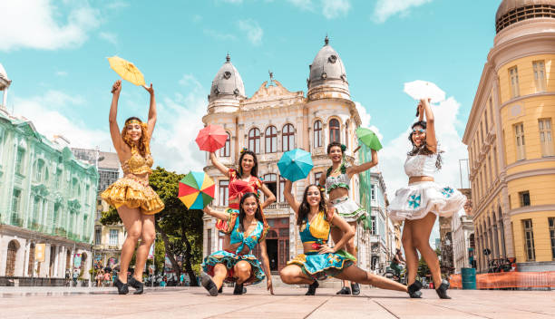 Automatic creation of amazing Carnival videos using AI from texts and images