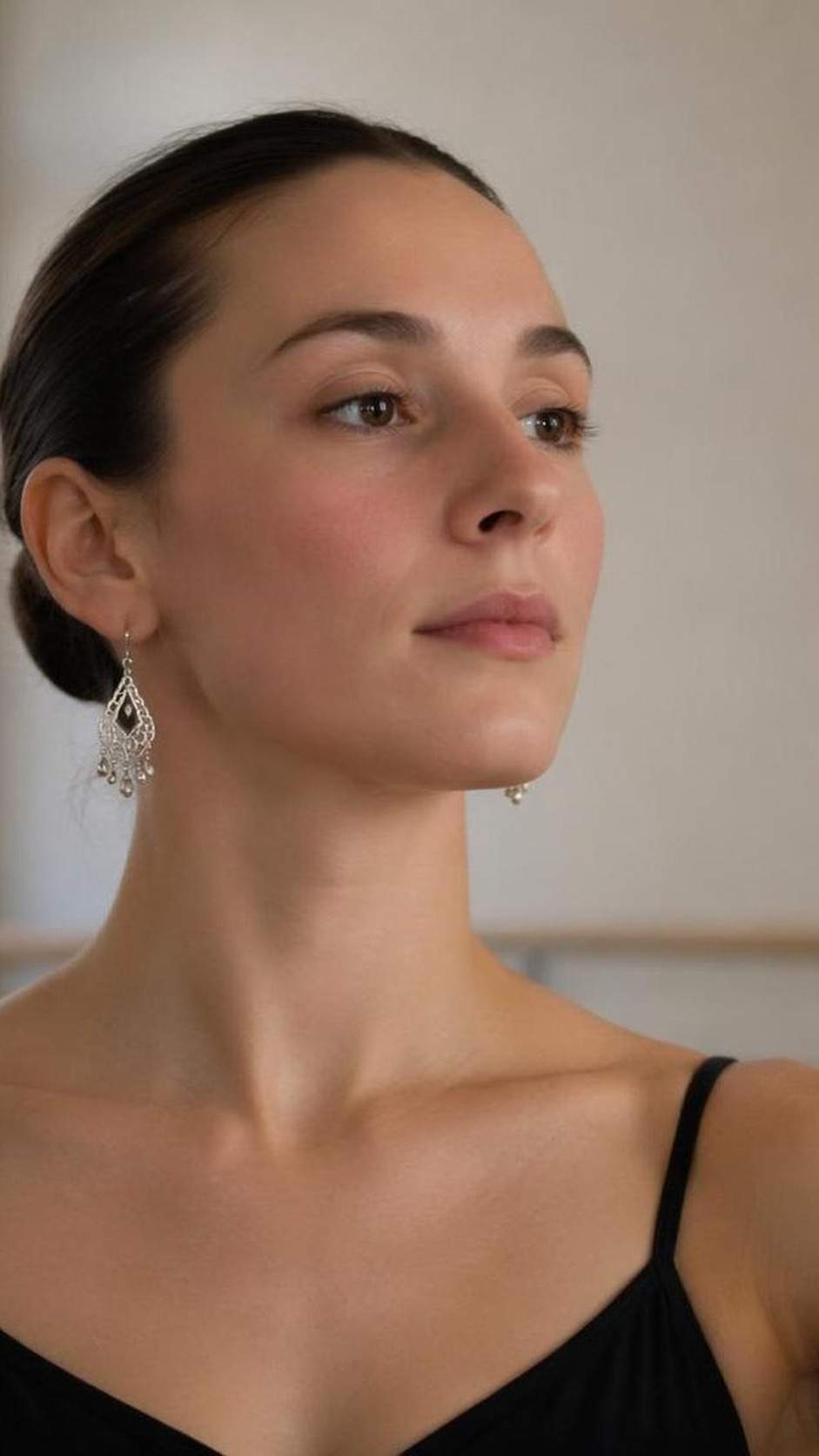 Dreamina remove earrings from video mobile hero
