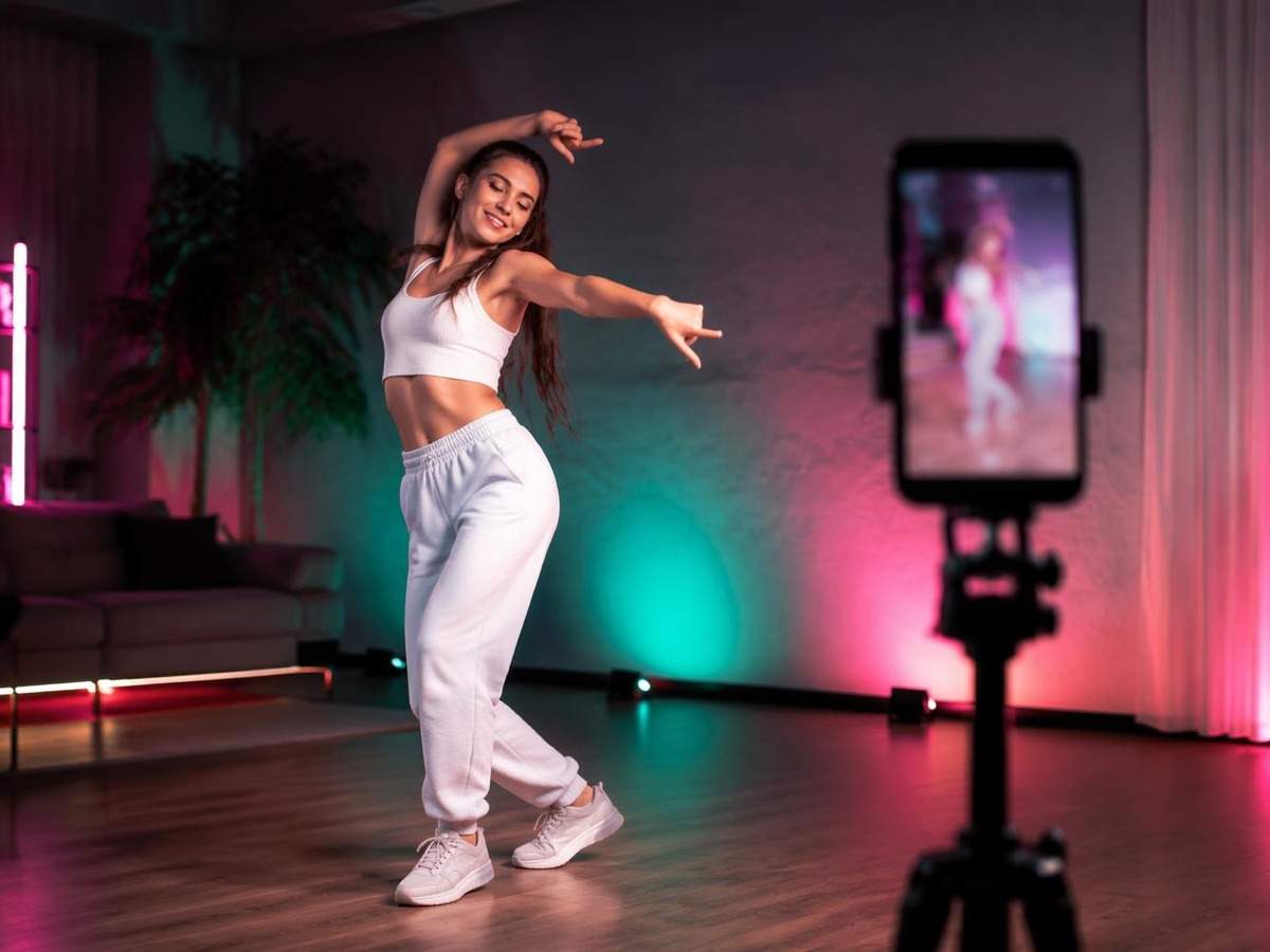 Instagram dance video generator prompt cover 3 in 4:3