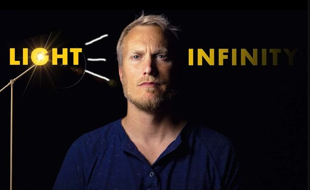 Latar belakang pudar hitam dalam kegunaan pendidikan