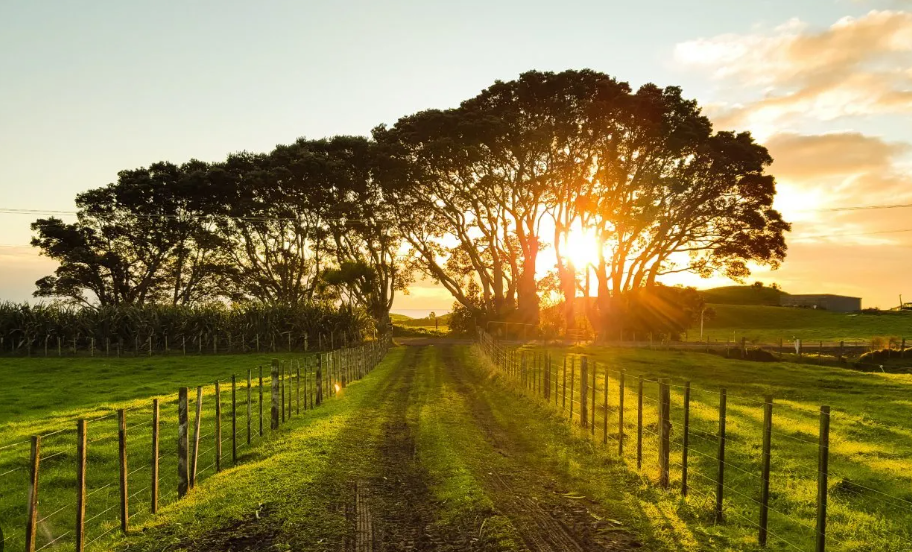 Ideas for beautiful golden hour photography-Landscape layers & depth