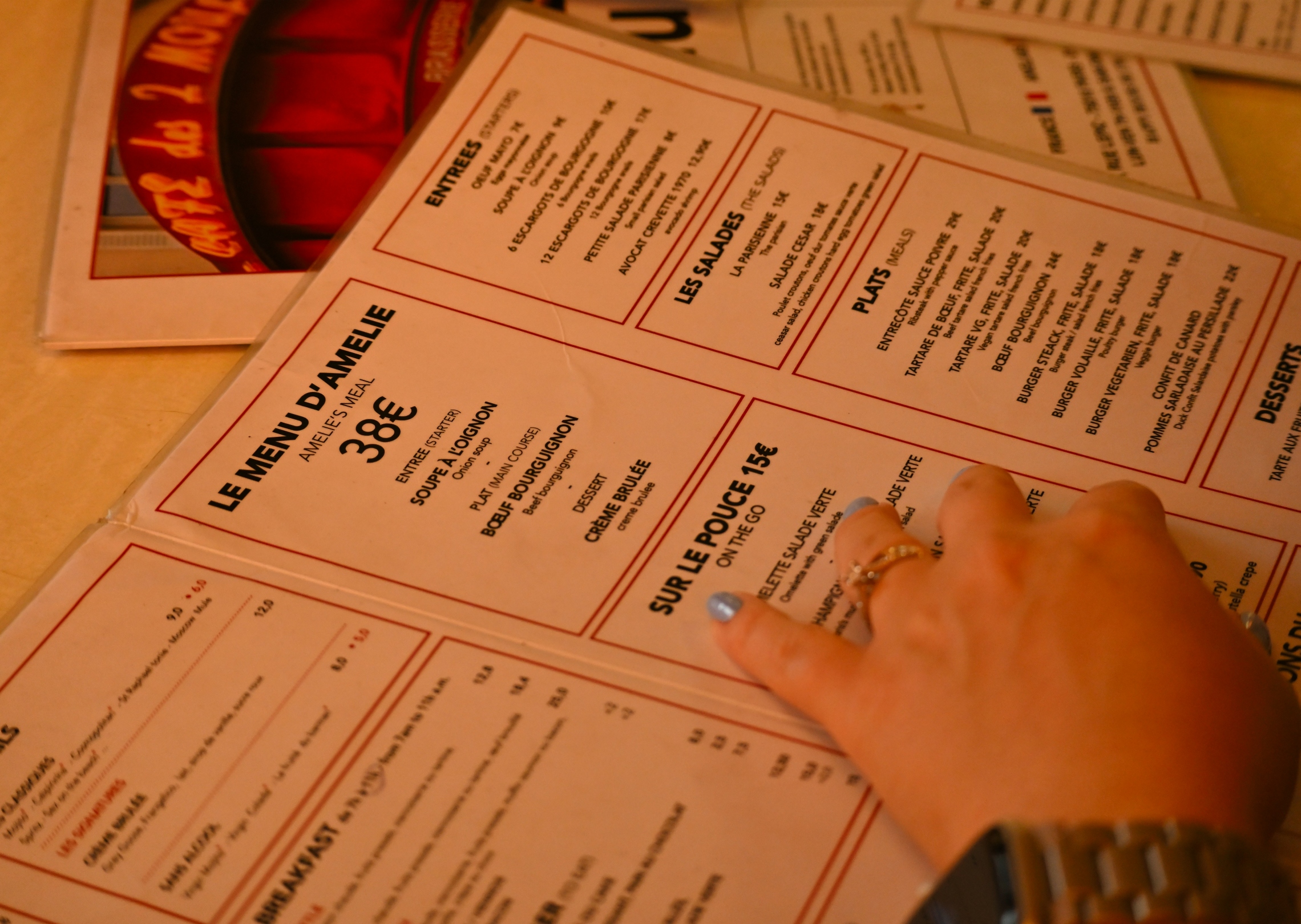 Egy vintage francia étterem menü