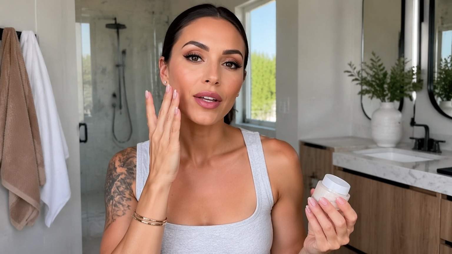 Dreamina entfernt Make-up von Videoheld Beispiel 1