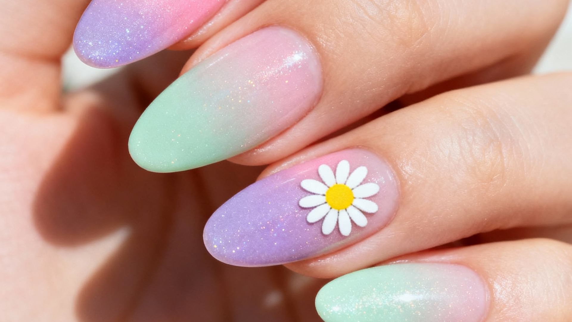 Diseño de uñas inspirado en degradado pastel.