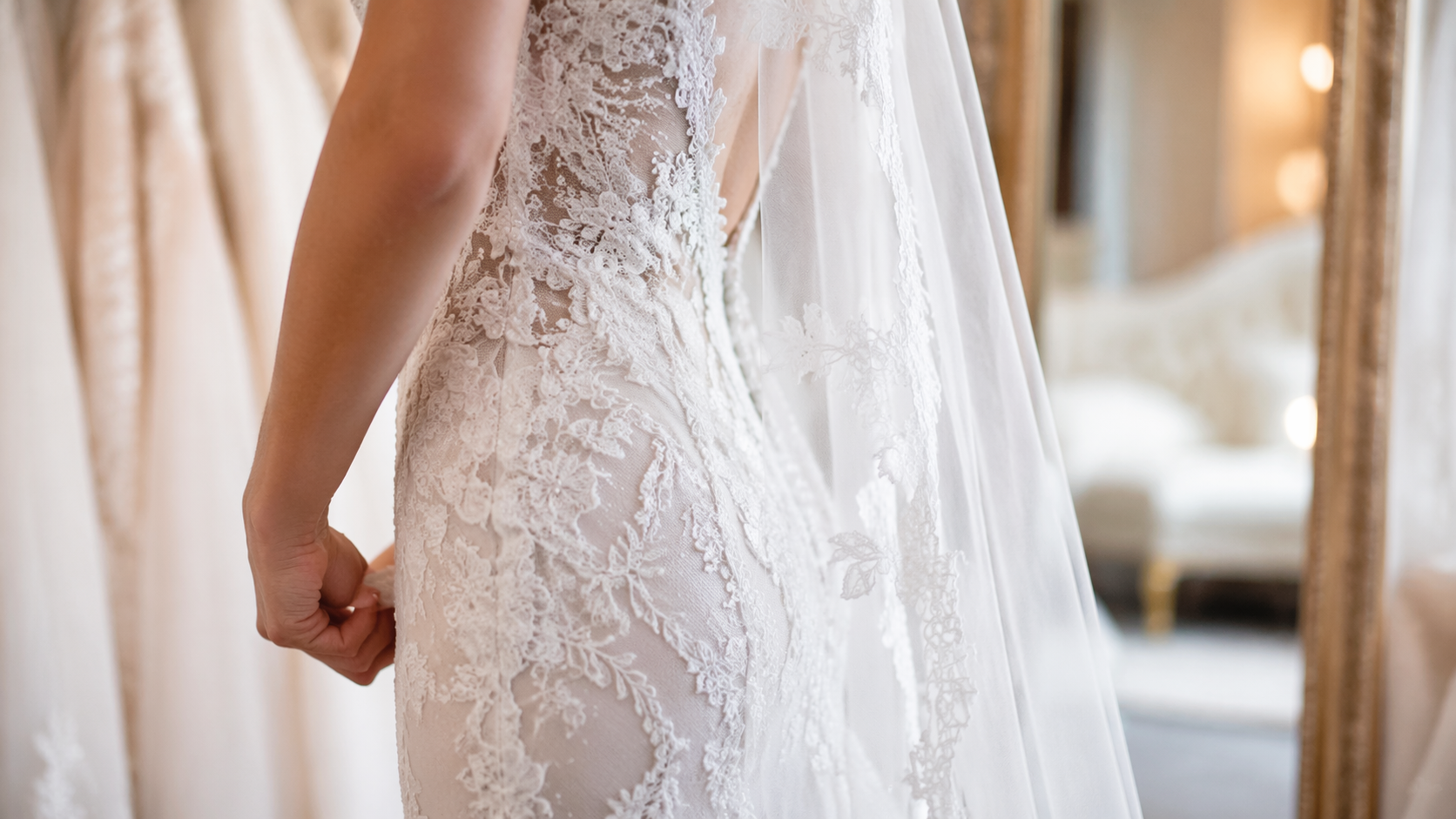 Dreamina virtuelles Hochzeitskleid anprobieren: Vergleichen Sie realistische Variationen schneller