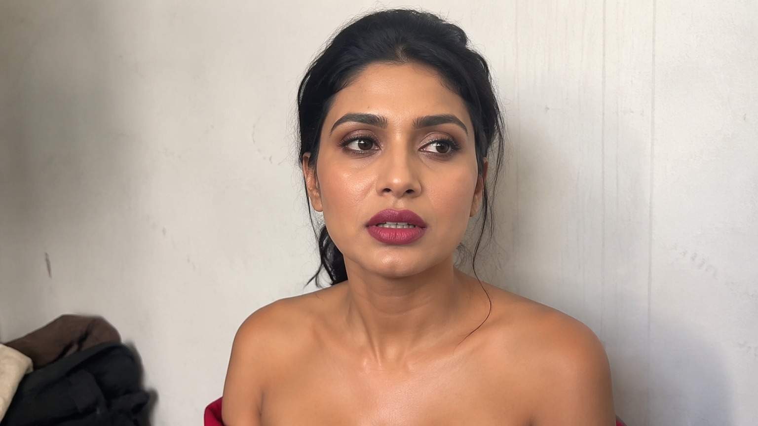 Dreamina entfernen Make-up aus der Videoaufforderung Beispiel 6: Bereiten Sie einen Vorher-Nachher-Test vor