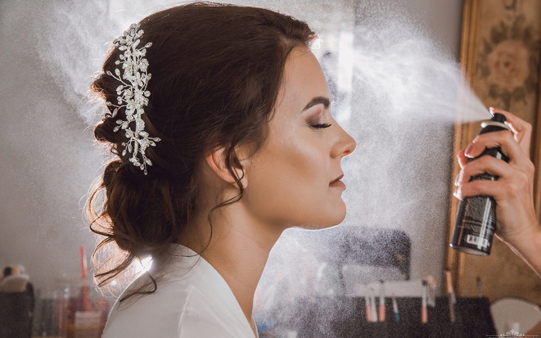 Make-up moment photography for a wedding