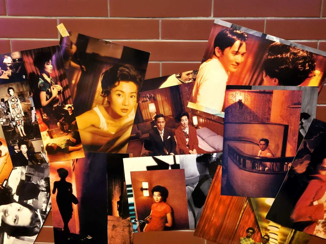 Een collage van beroemde filmscènes en personages