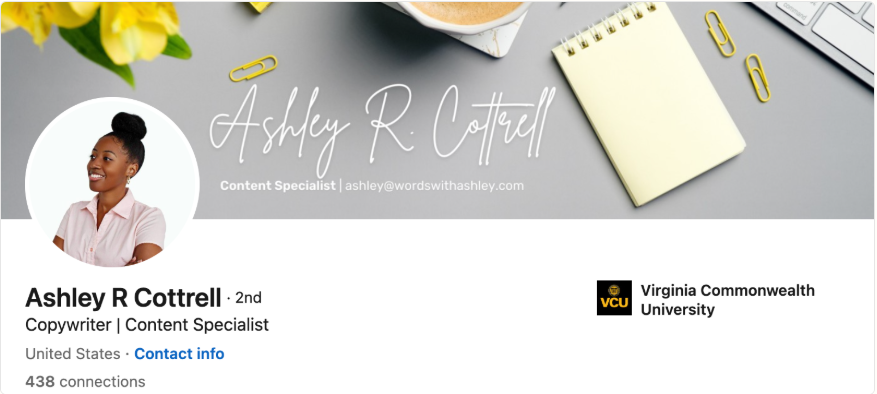 クリーンなプロフェッショナルワークステーションのLinkedInバナー