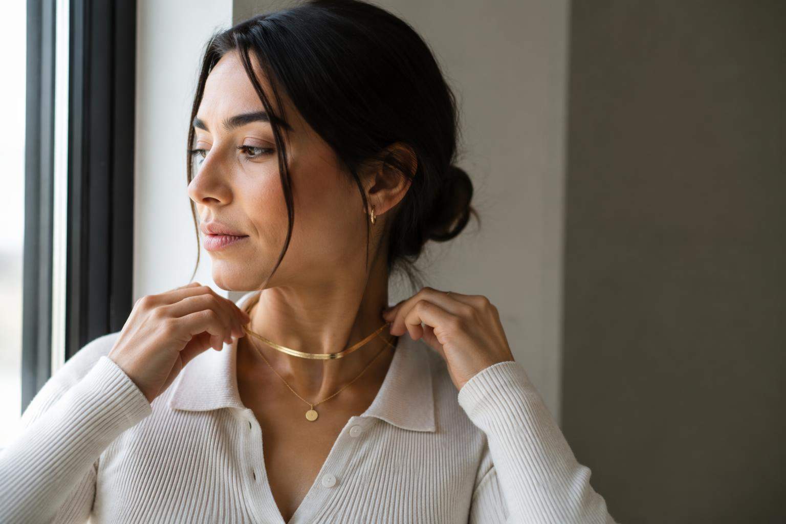 remove necklace from photo example 3