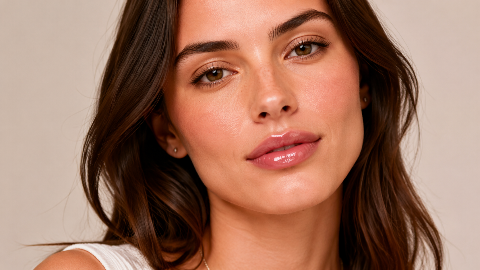 Virtueller Lipgloss von Dreamina zum Anprobieren des Heldenbildes