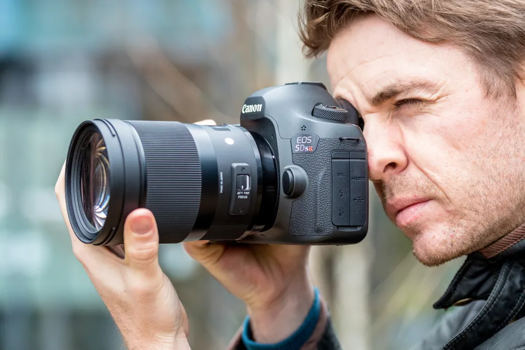Zoom lens for street photography