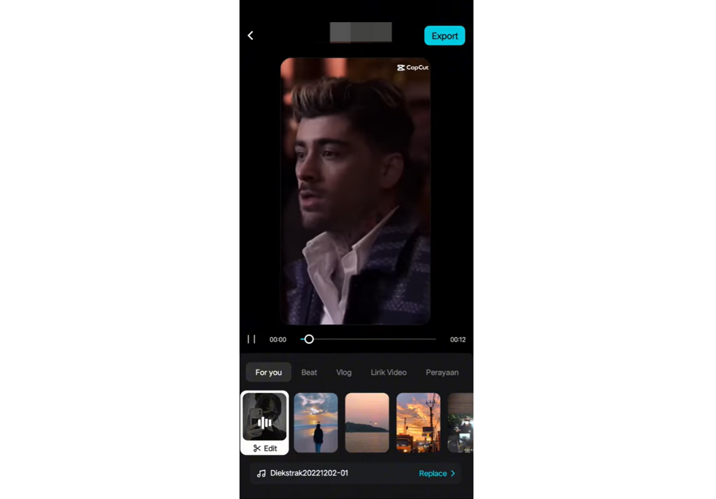 Az AutoCut funkció használatát bemutató kép a CapCut mobilalkalmazásban