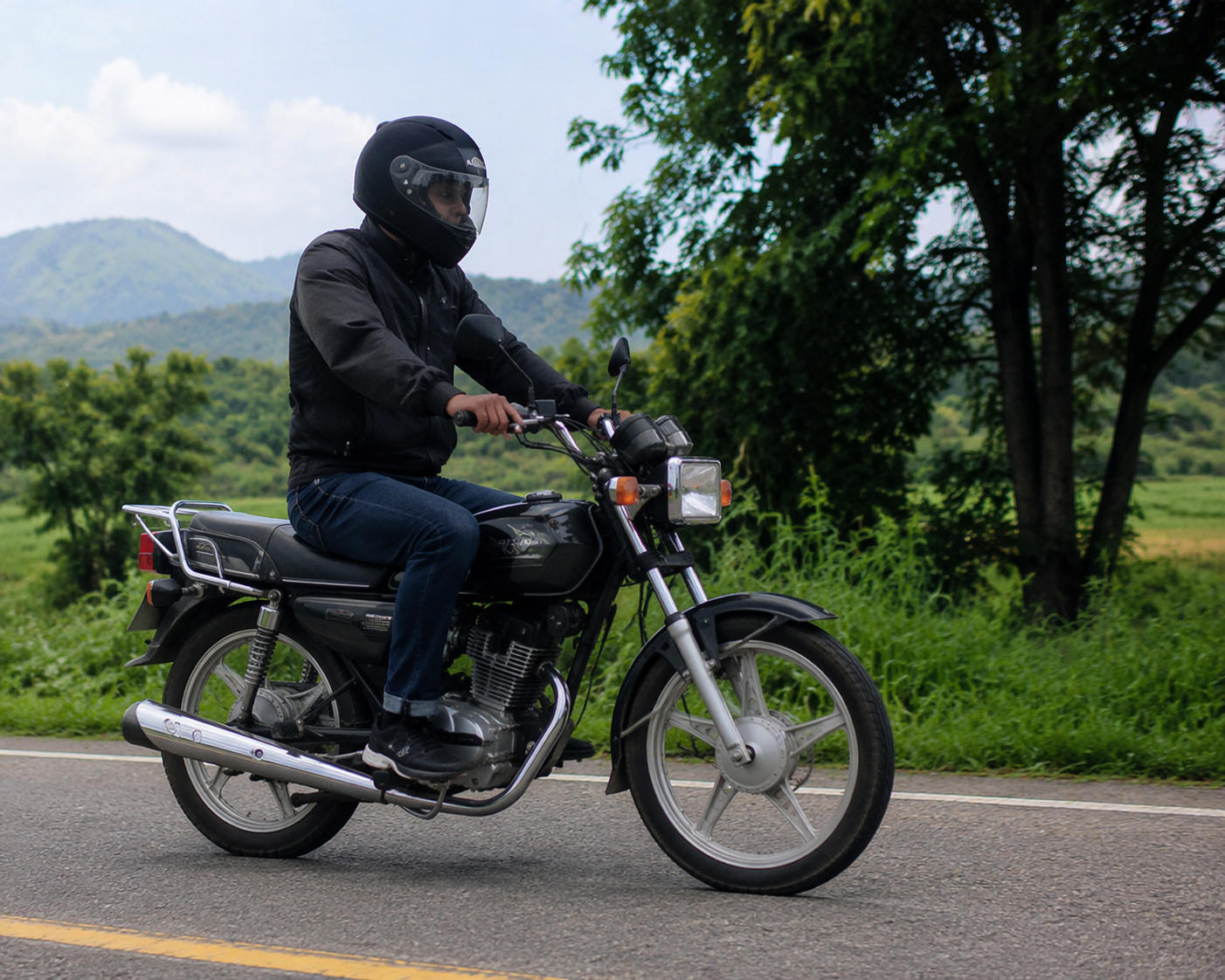 Dreamina Gemini ChatGPT Honda 125 basikal segera contoh 3: Hendal Closeup