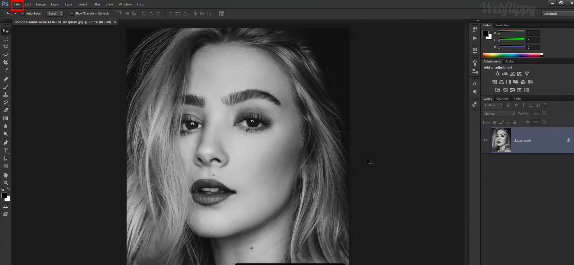 กำลังอัปโหลดภาพถ่ายขาวดำใน Photoshop