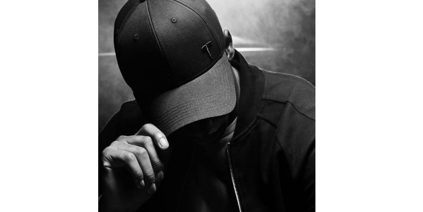 Erkekler için minimalist siyah ve beyaz WhatsApp profil fotoğrafı