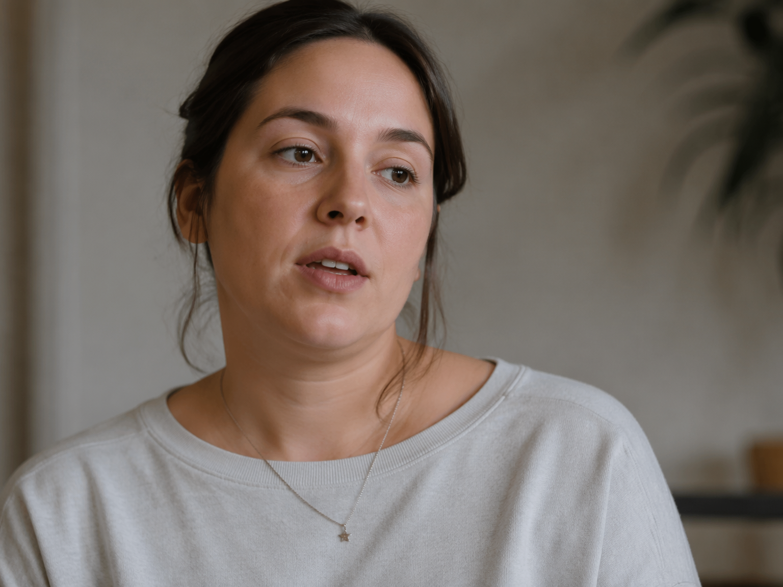 Dreamina Halskette aus Videoaufforderung entfernen Beispiel 1: Reinigen Sie die Hauptablenkung