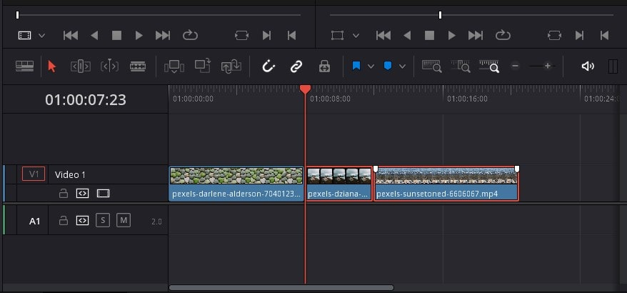 Wybór klipu do zastosowania efektu pomniejszenia w DaVinci Resolve
