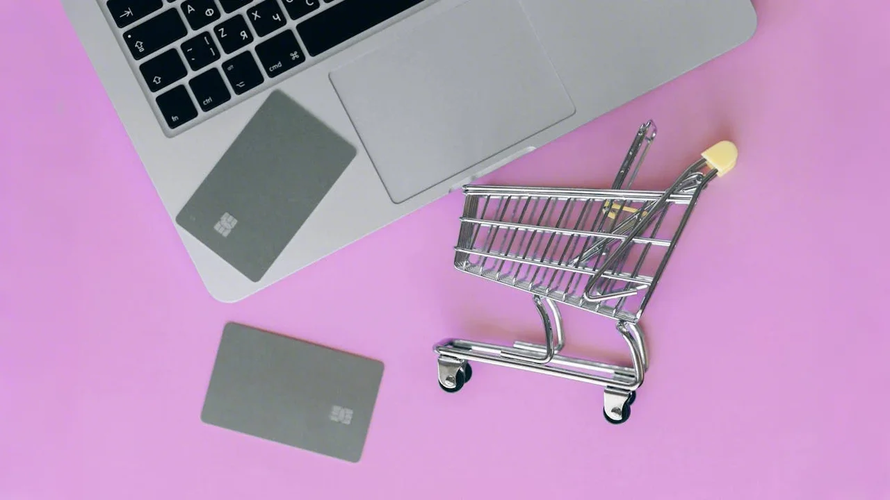 What is live commerce