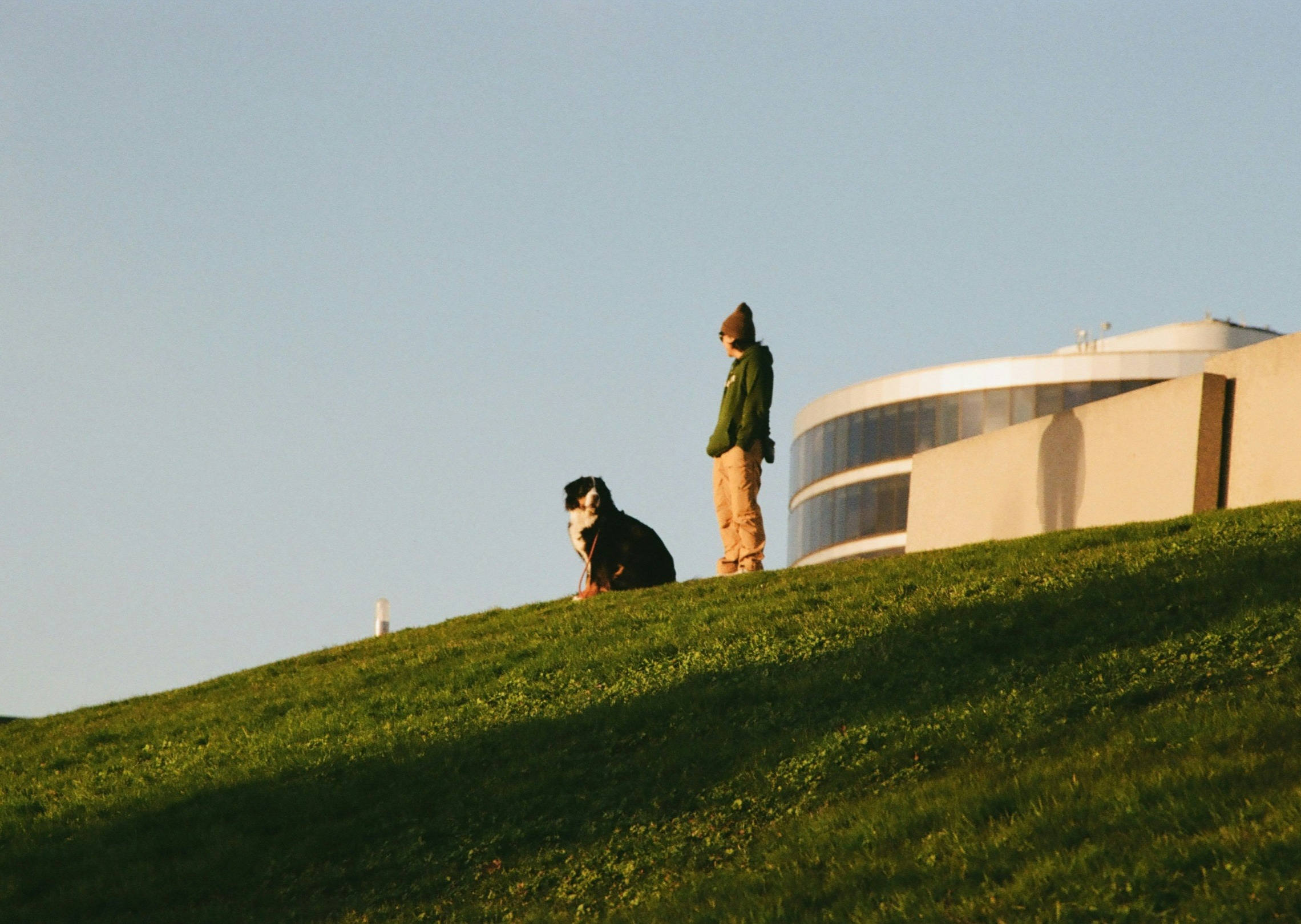 배경 건물을 제거하여 이미지 삽입