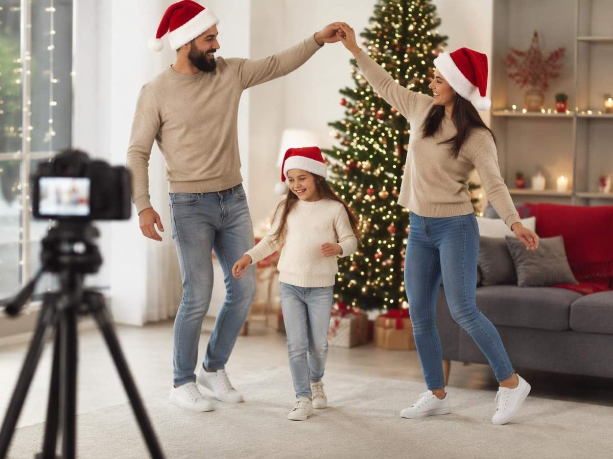 Copertura del prompt del generatore di video di danza di Natale 1 in 4: 3